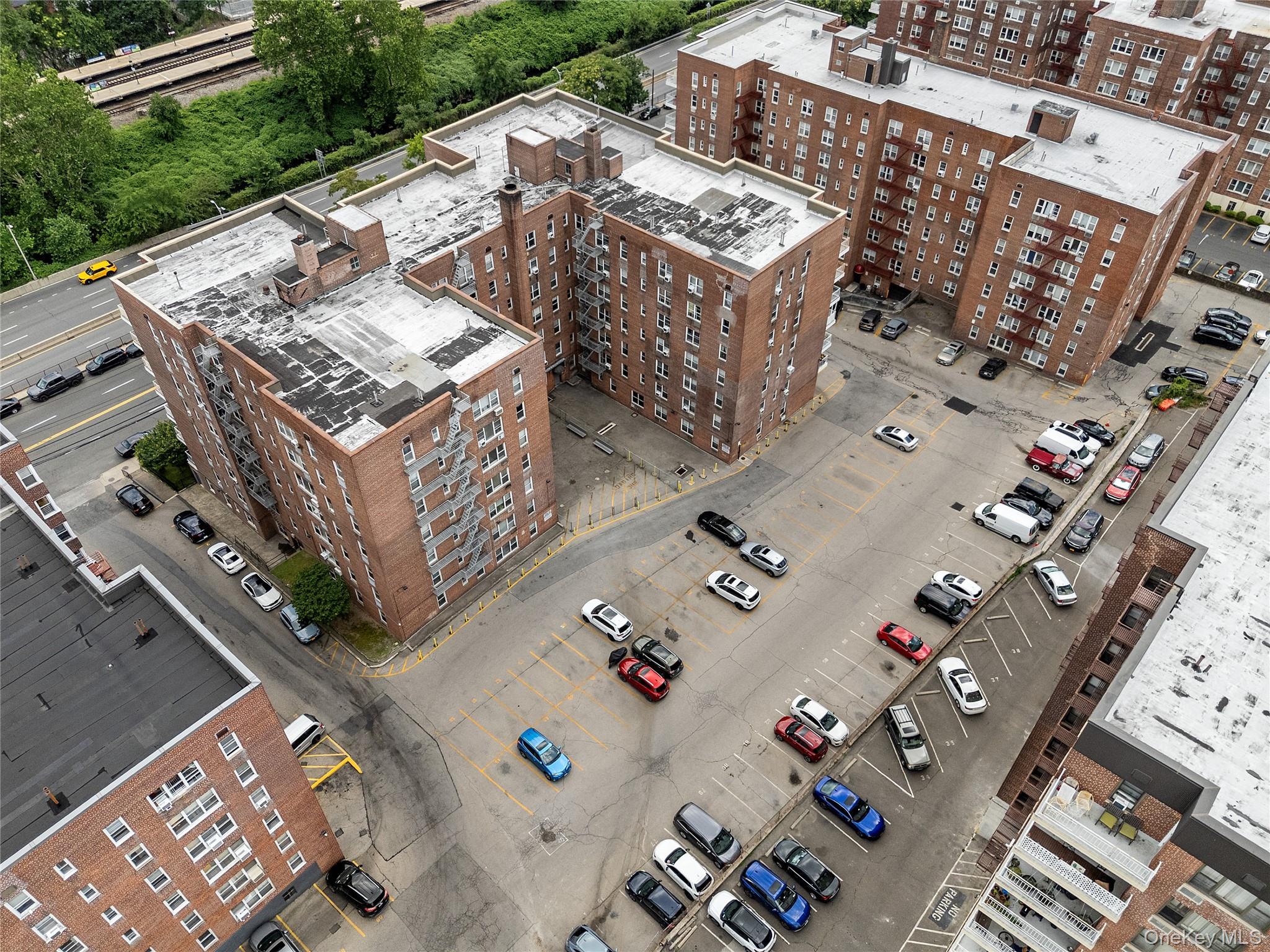 355 Bronx River Road, Unit 1I Yonkers, NY 10704 - Photo 21 of 22 View of urban area