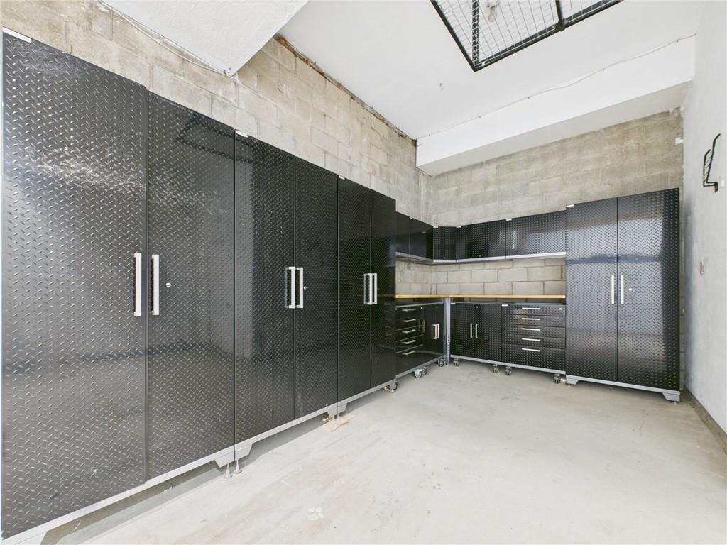 138 North Woodland Road Pittsburgh, PA 15232 - Photo 31 of 50 a view of a car garage