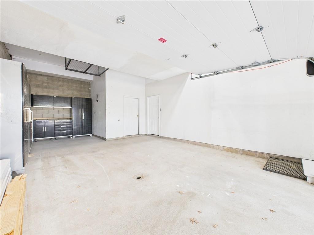 138 North Woodland Road Pittsburgh, PA 15232 - Photo 32 of 50 a view of an empty room