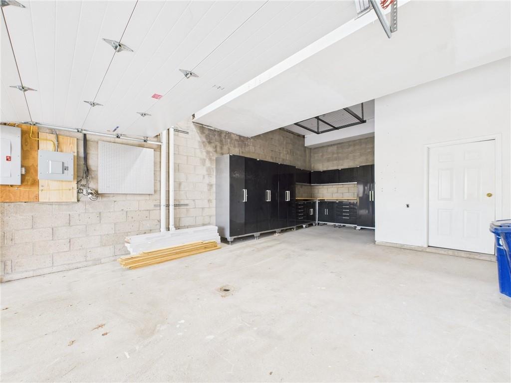 138 North Woodland Road Pittsburgh, PA 15232 - Photo 33 of 50 a view of a livingroom with furniture and a ceiling fan