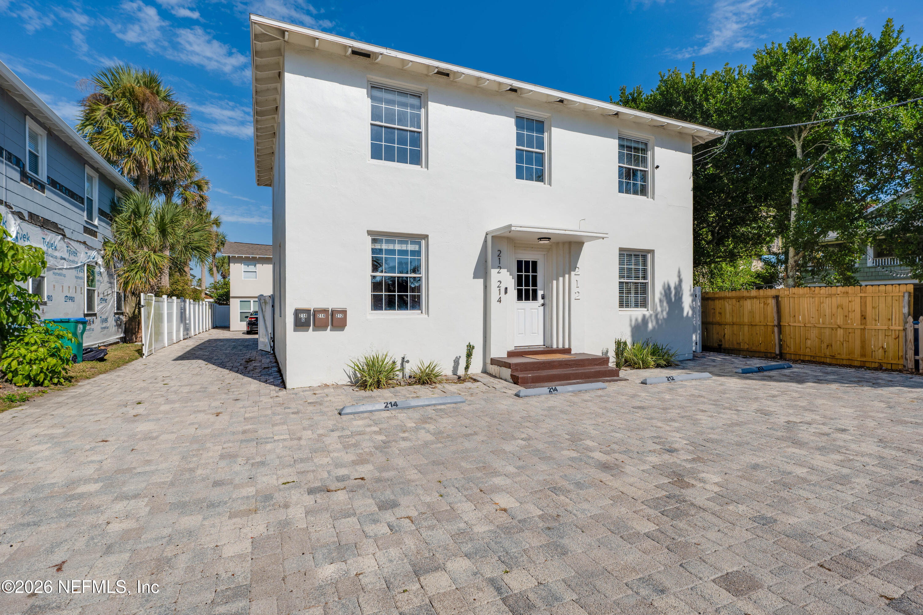 6 houses from the Beach