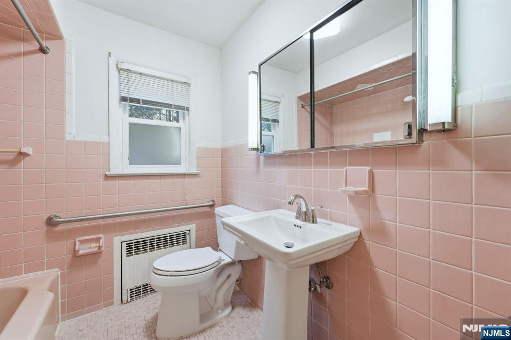 5 Dogwood Road Netcong, NJ 07857 - Photo 17 of 35 a bathroom with a toilet sink and mirror