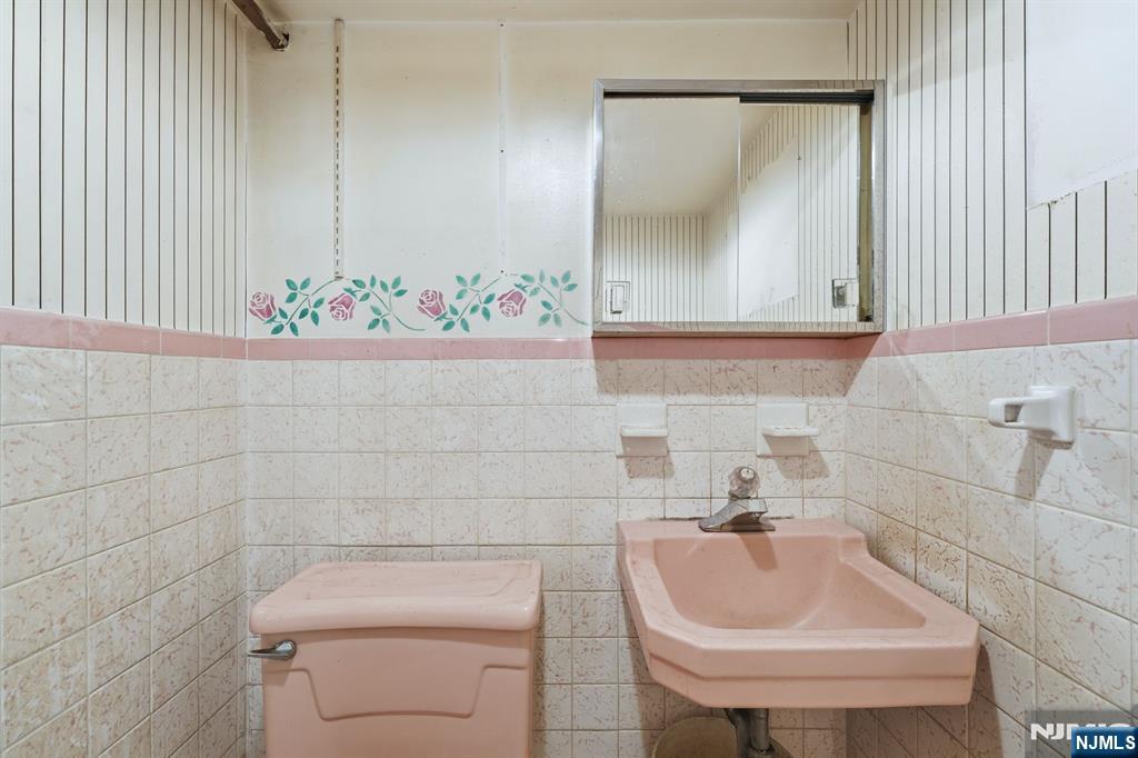 5 Dogwood Road Netcong, NJ 07857 - Photo 32 of 35 a bathroom with a sink and a toilet