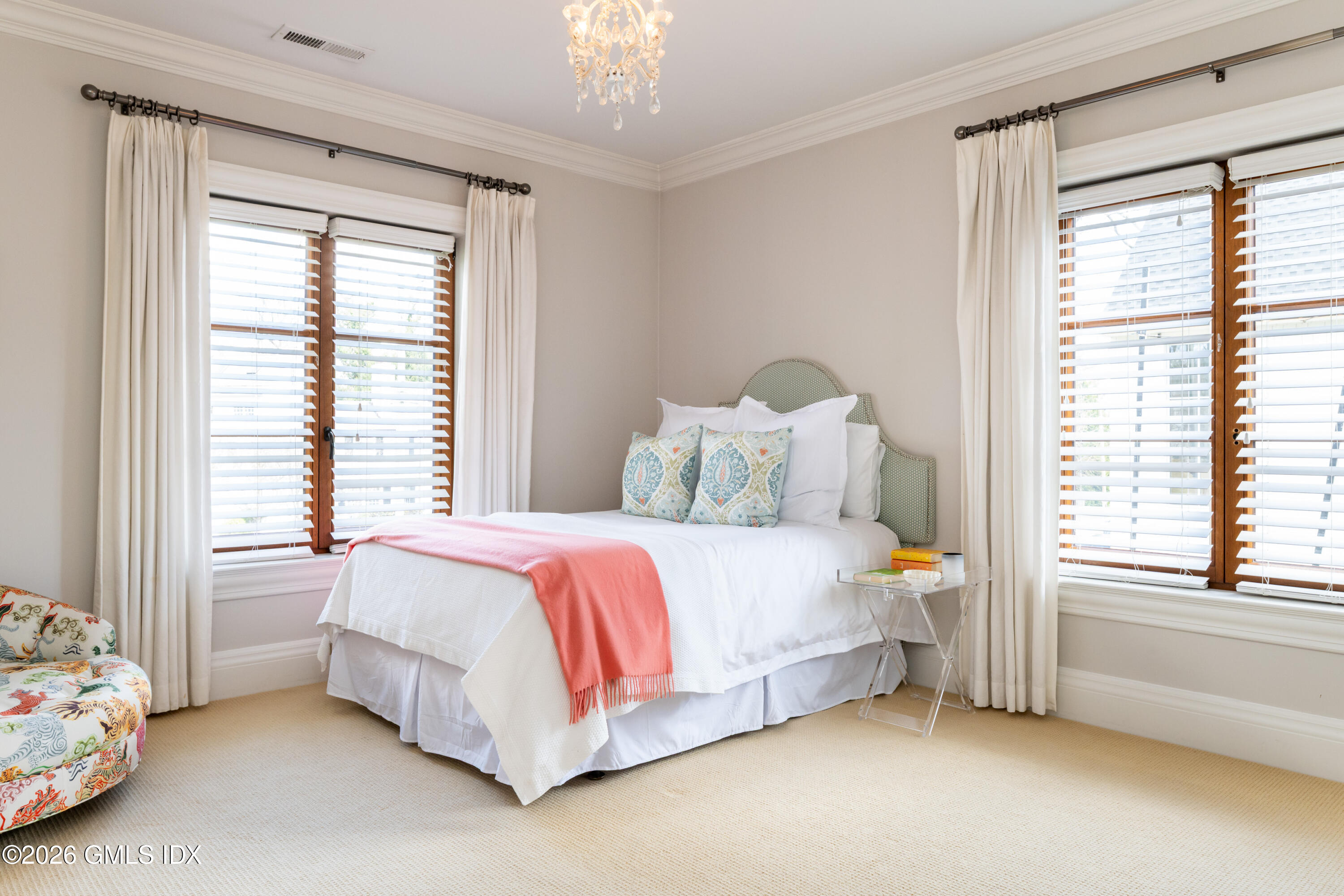 15 Field Road Riverside, CT 06878 - Photo 16 of 34 Family Bedroom