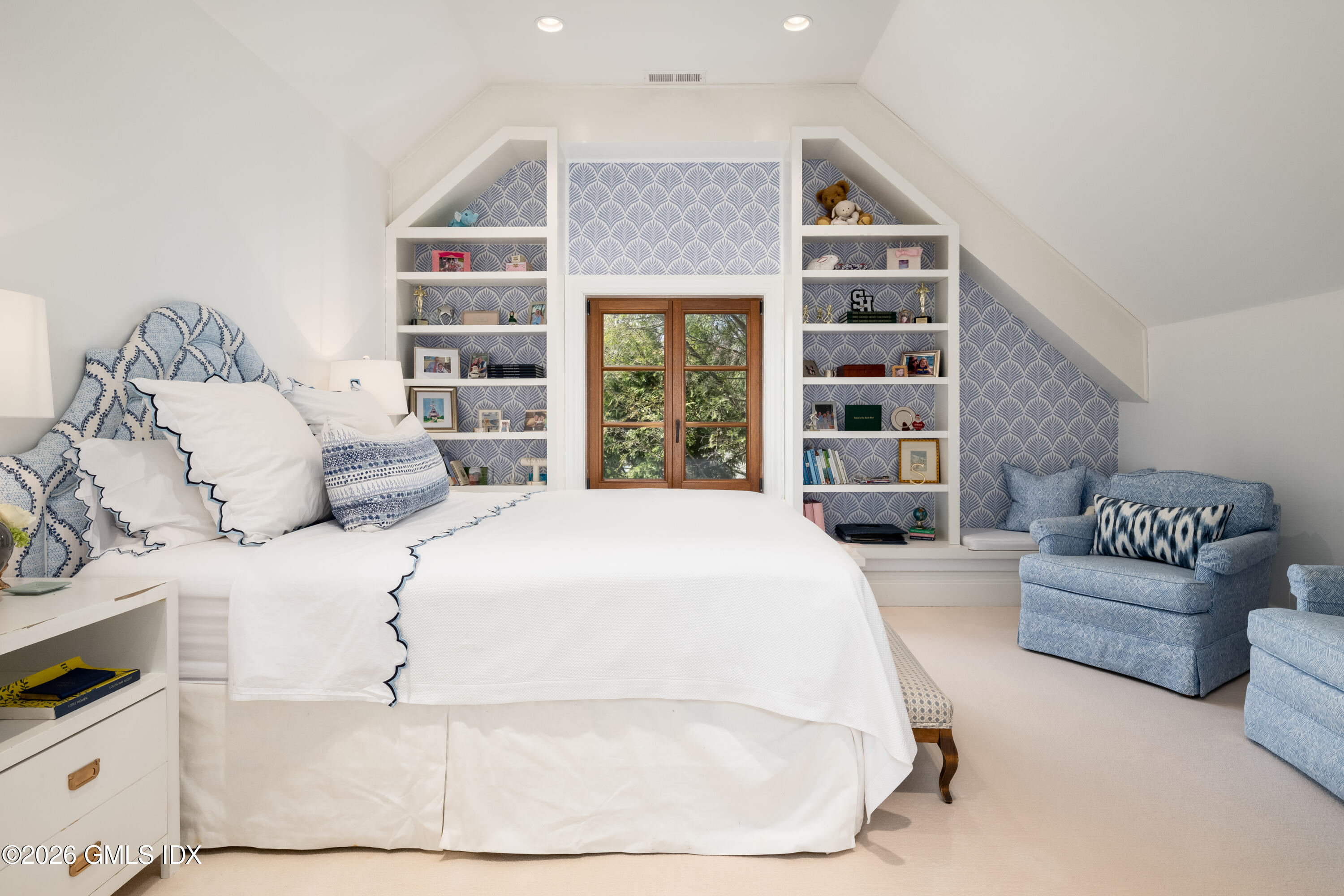 15 Field Road Riverside, CT 06878 - Photo 21 of 34 3rd Floor Bedroom