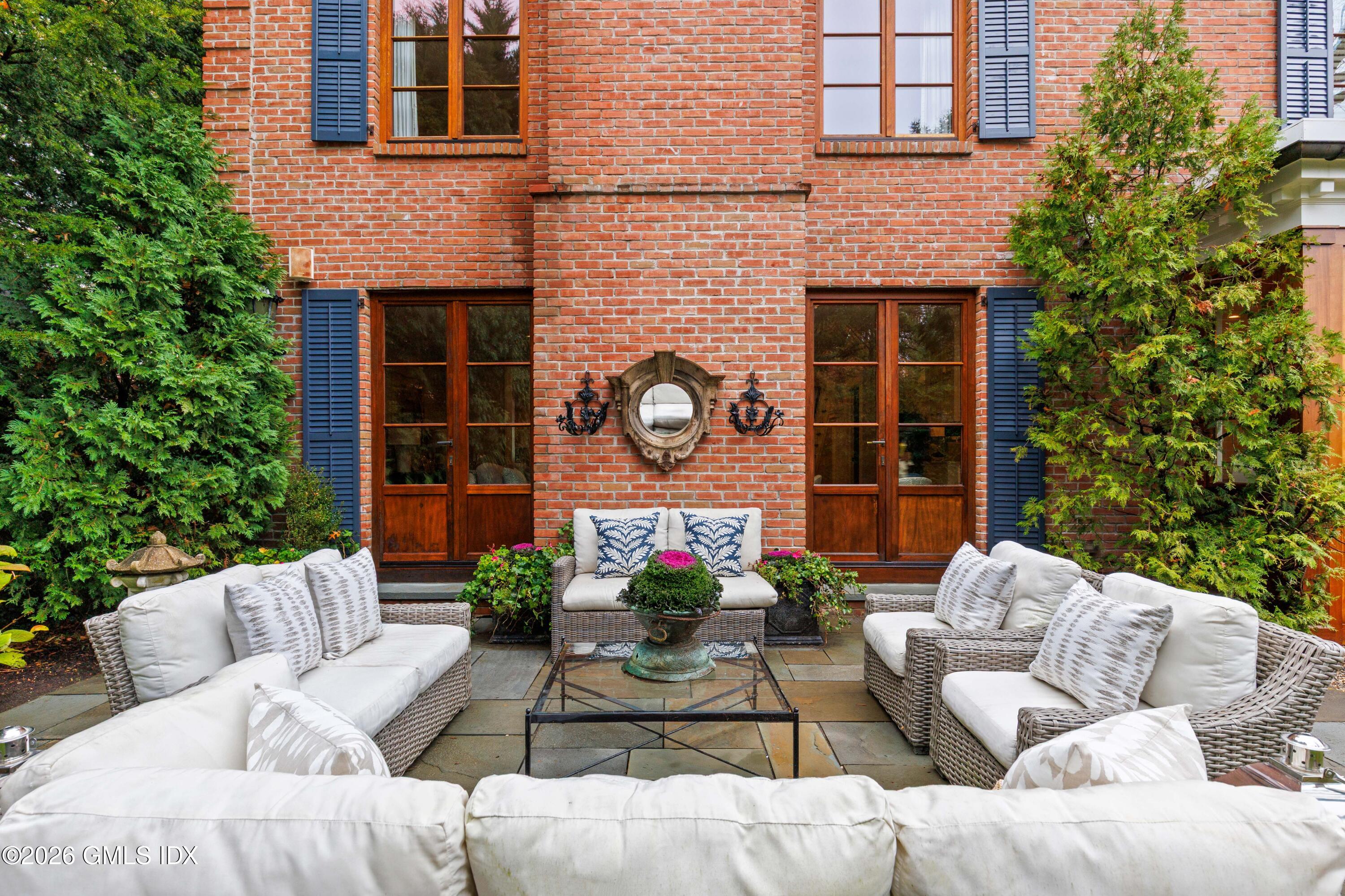 15 Field Road Riverside, CT 06878 - Photo 26 of 34 Backyard