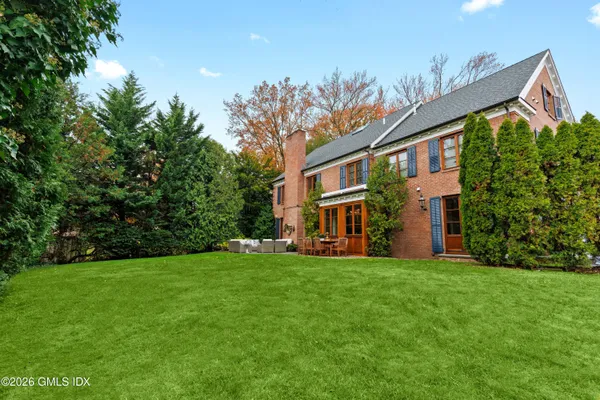 $5,750,000 | 15 Field Road, Riverside, CT 06878