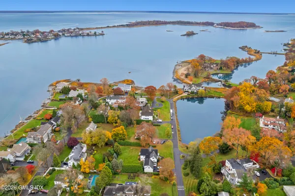 $5,750,000 | 15 Field Road, Riverside, CT 06878