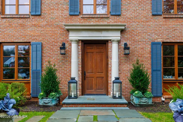 $5,750,000 | 15 Field Road, Riverside, CT 06878