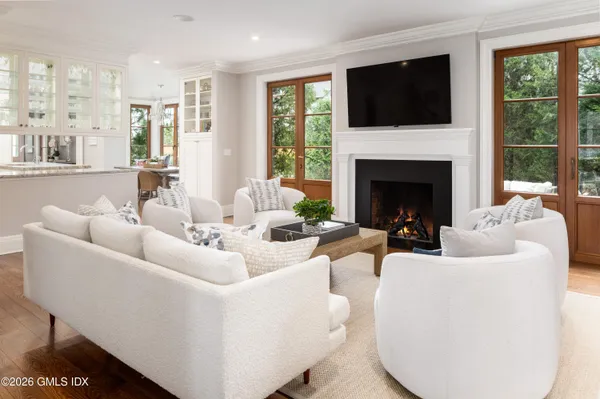 $5,750,000 | 15 Field Road, Riverside, CT 06878