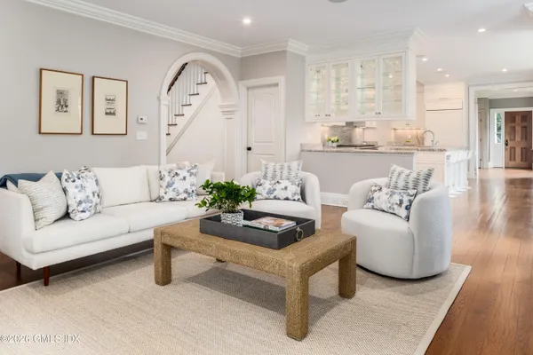 $5,750,000 | 15 Field Road, Riverside, CT 06878