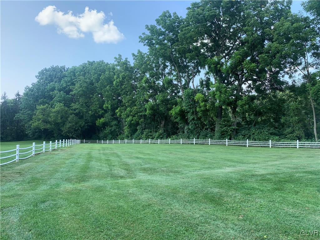 3209 Shankweiler Road Allentown, PA 18104 - Photo 4 of 27 Gallery Image 4