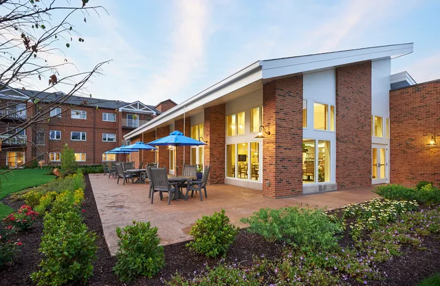 $59,500 | 10300 Village Cir Drive, Unit 4407, Palos Park, IL 60464