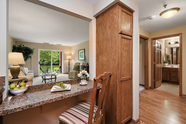 $59,500 | 10300 Village Cir Drive, Unit 4407, Palos Park, IL 60464