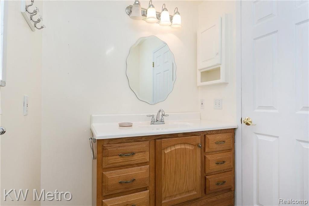 848 Croydon Road Rochester Hills, MI 48309 - Photo 20 of 34