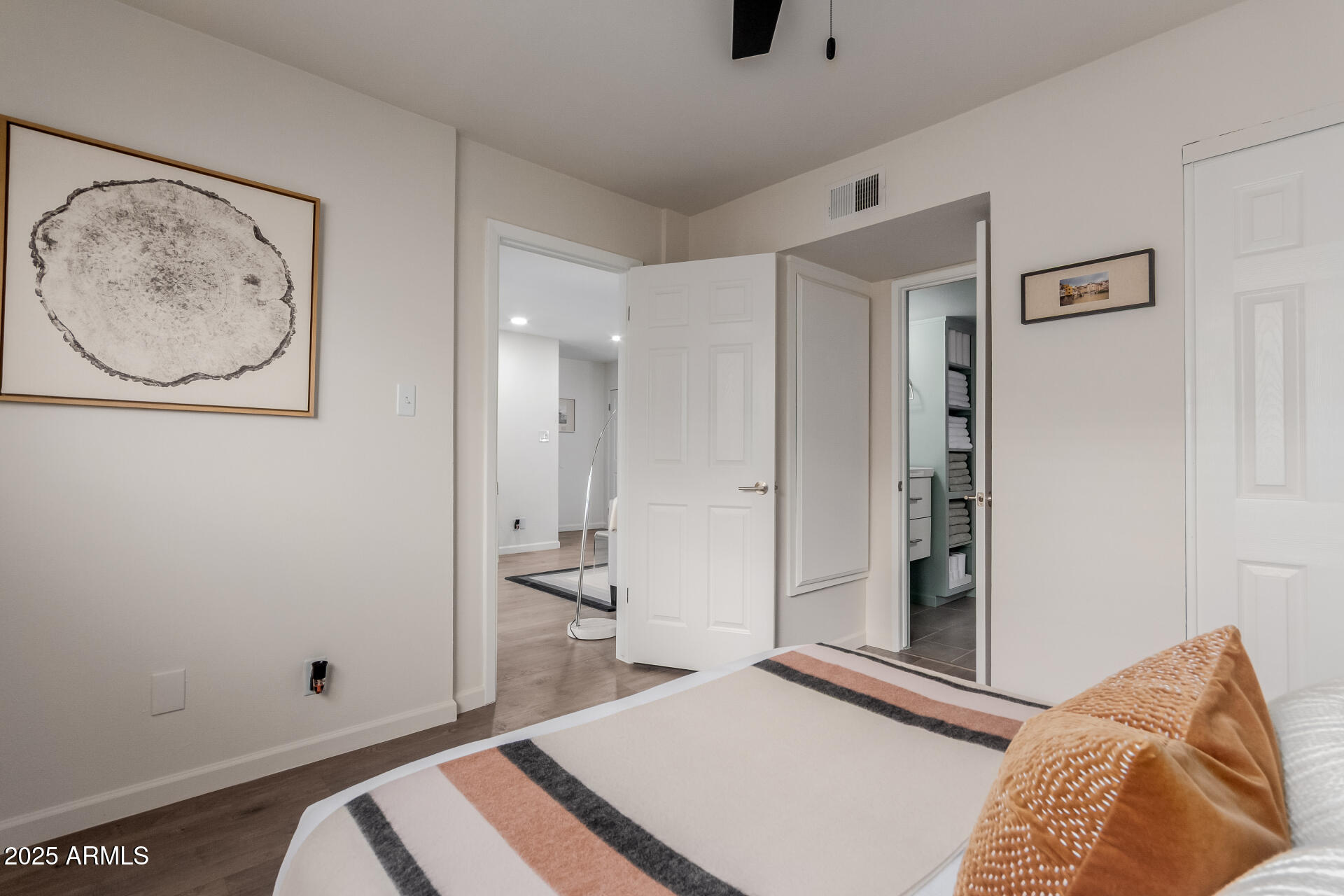 5525 East Thomas Road, Unit M12 Phoenix, AZ 85018 - Photo 20 of 42 bedroom 2