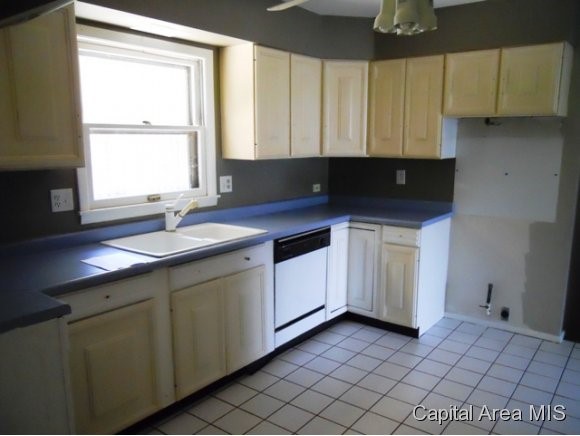 44 Squires Road Springfield, IL 62704 - Photo 3 of 10