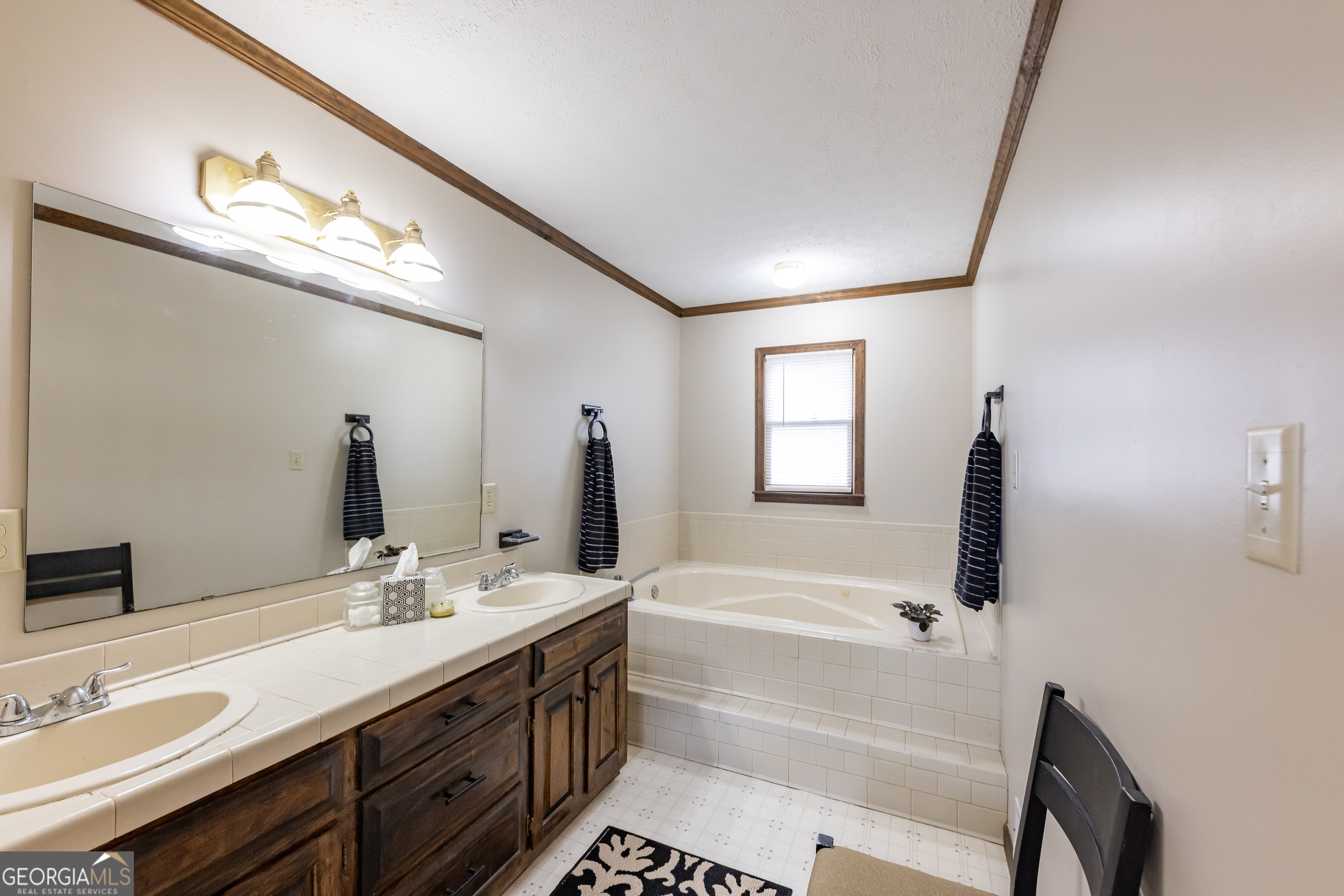 976 Windsweep Farm Road Thomaston, GA 30286 - Photo 17 of 98 a bathroom with a tub sink and mirror