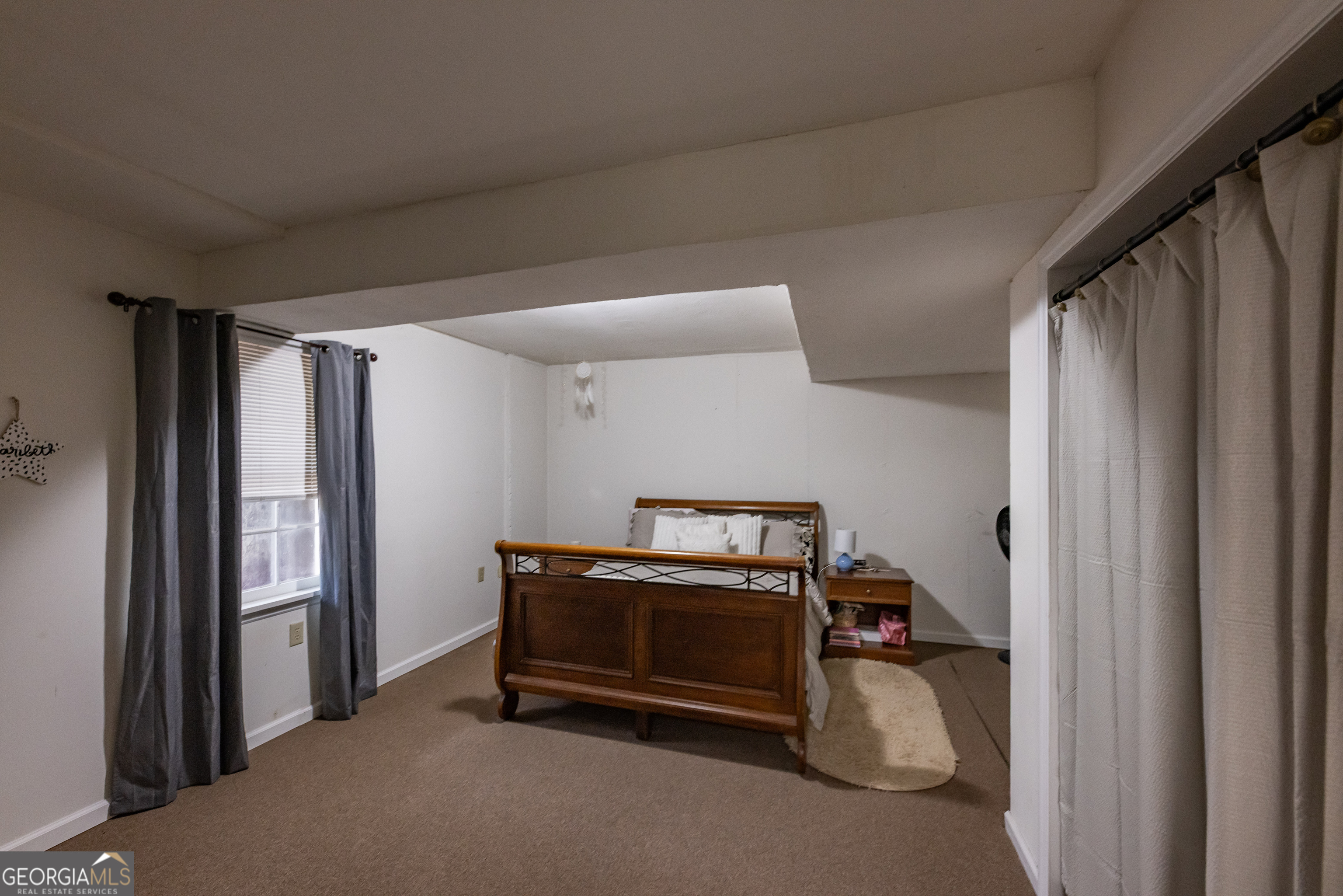 976 Windsweep Farm Road Thomaston, GA 30286 - Photo 30 of 98 a room with furniture and a gate