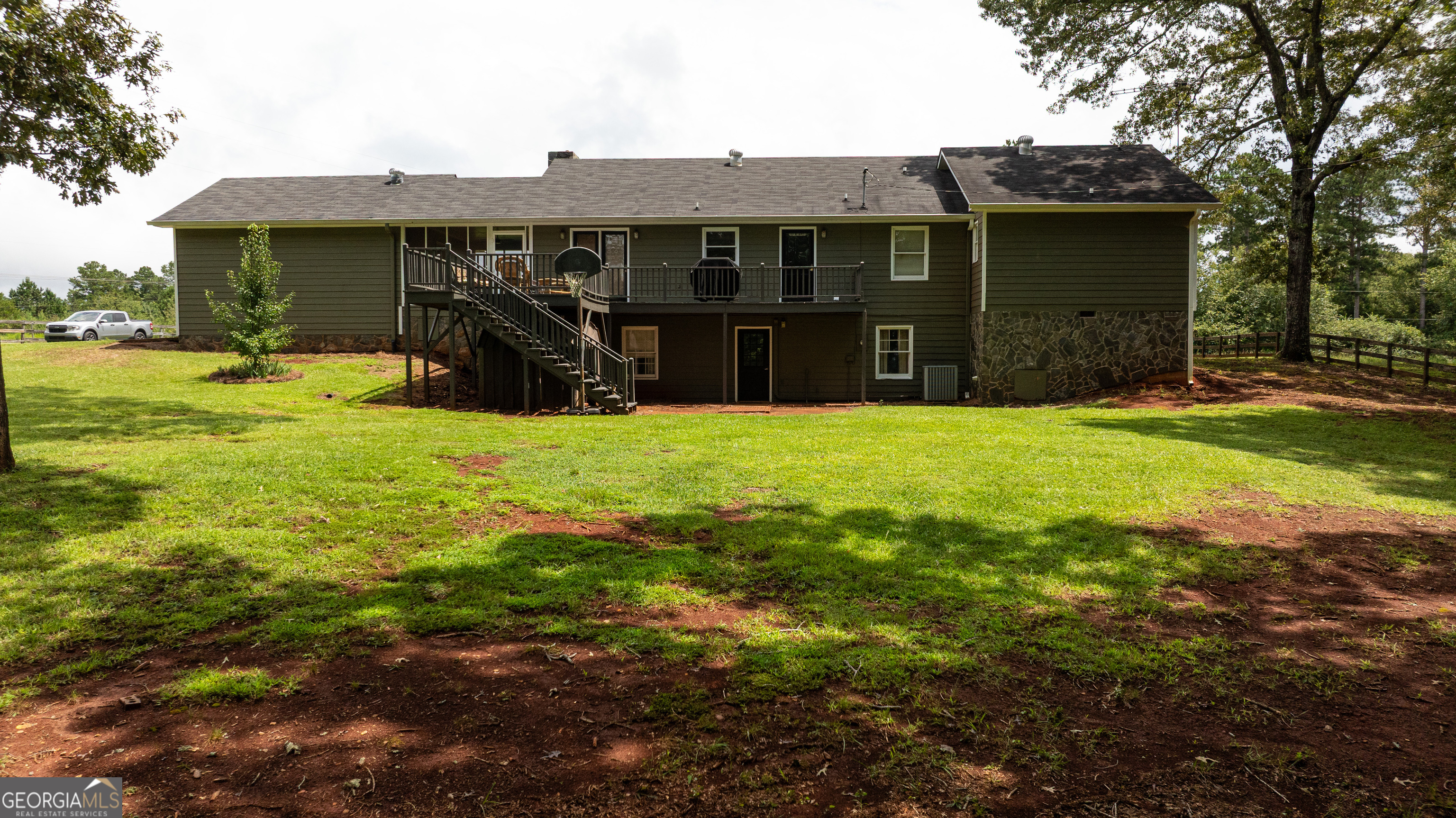 976 Windsweep Farm Road Thomaston, GA 30286 - Photo 94 of 98 a view of a house with backyard and a garden