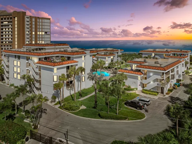 a view of a multi story building