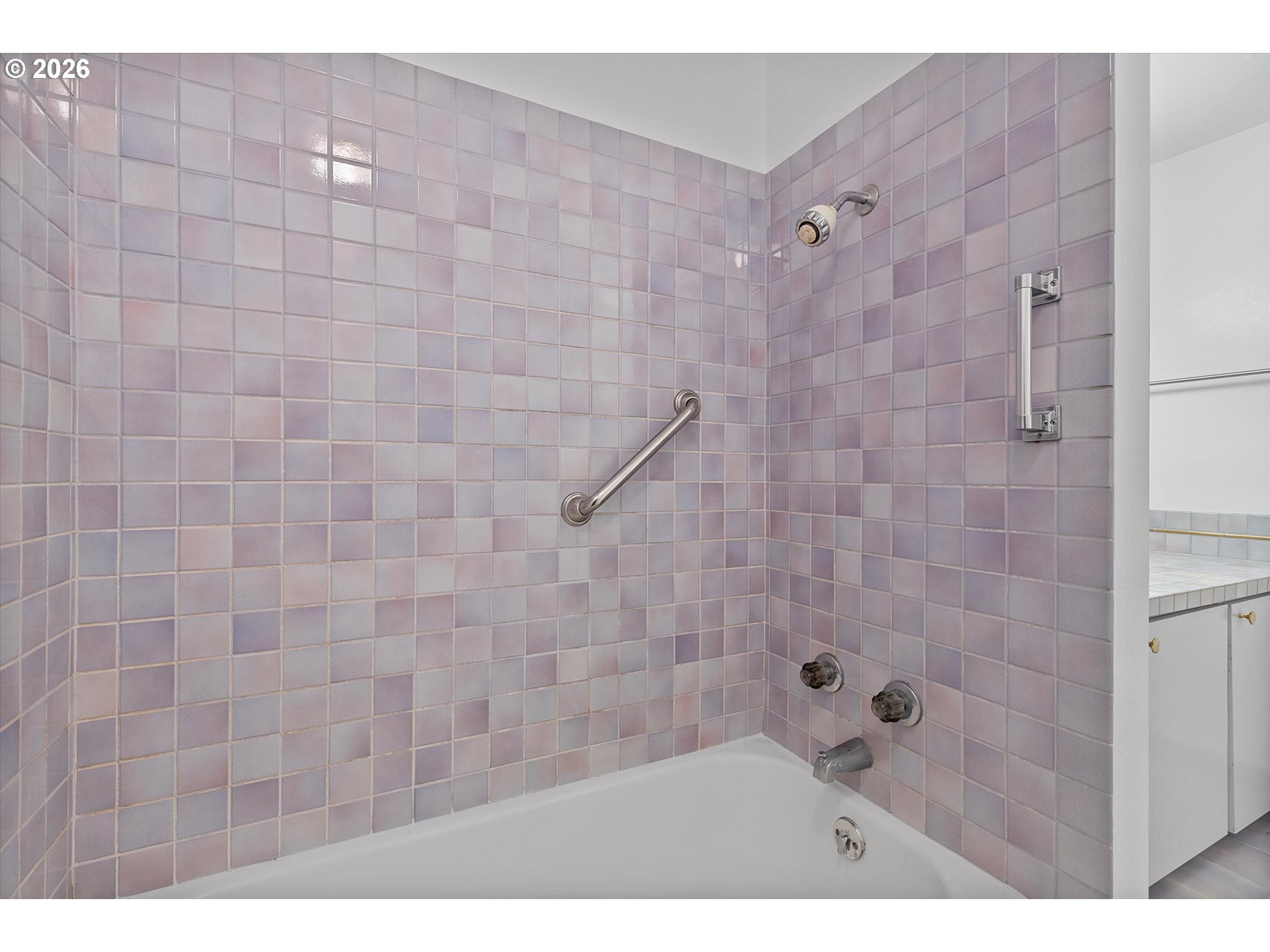 860 Southwest 10th Street Lincoln City, OR 97367 - Photo 22 of 45 a bathroom with a shower