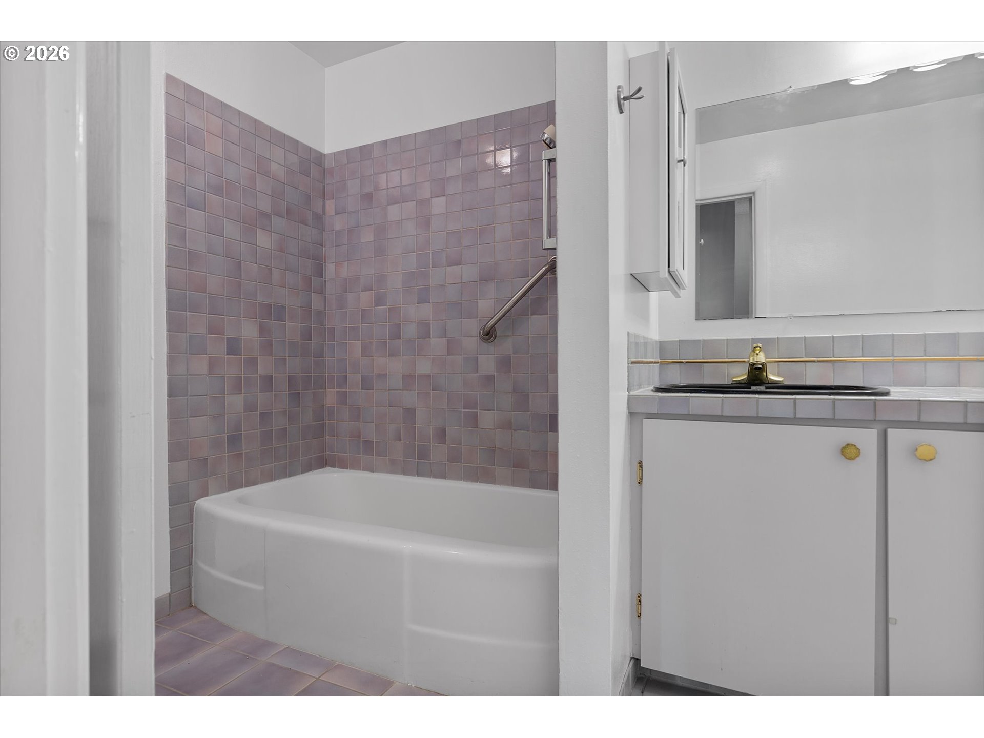 860 Southwest 10th Street Lincoln City, OR 97367 - Photo 23 of 45 a bathroom with a bathtub and a sink