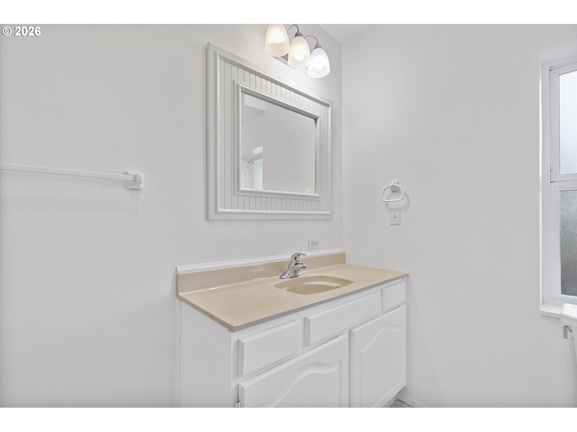 860 Southwest 10th Street Lincoln City, OR 97367 - Photo 28 of 45 a bathroom with a sink vanity and a mirror