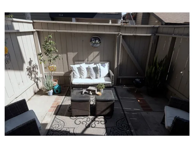 a view of entryway and hall