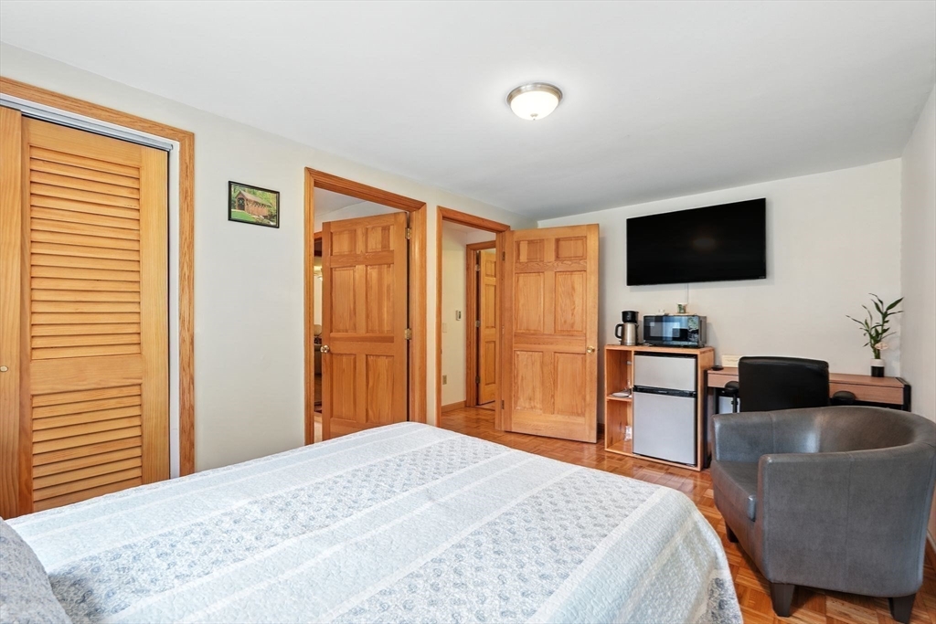 178 West Pomeroy Lane Amherst, MA 01002 - Photo 10 of 38