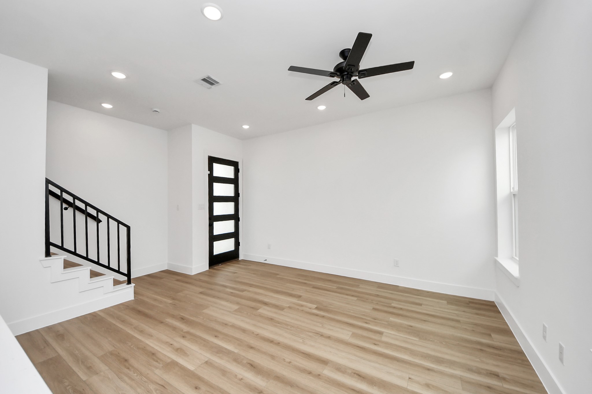 2708 Bostic Street, Unit A Houston, TX 77093 - Photo 7 of 25