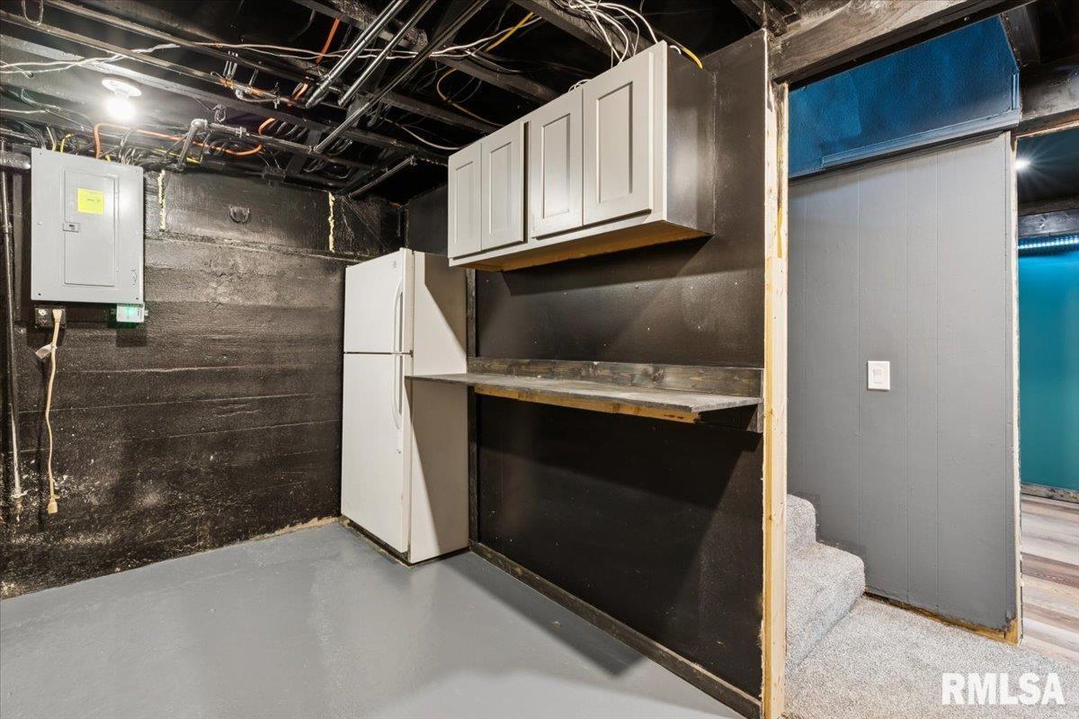 1911 23rd Street, Unit A Moline, IL 61265 - Photo 25 of 28 a utility room with washer and dryer