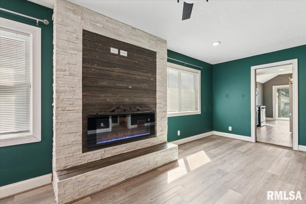 1911 23rd Street, Unit A Moline, IL 61265 - Photo 4 of 28 a view of a livingroom with a fireplace