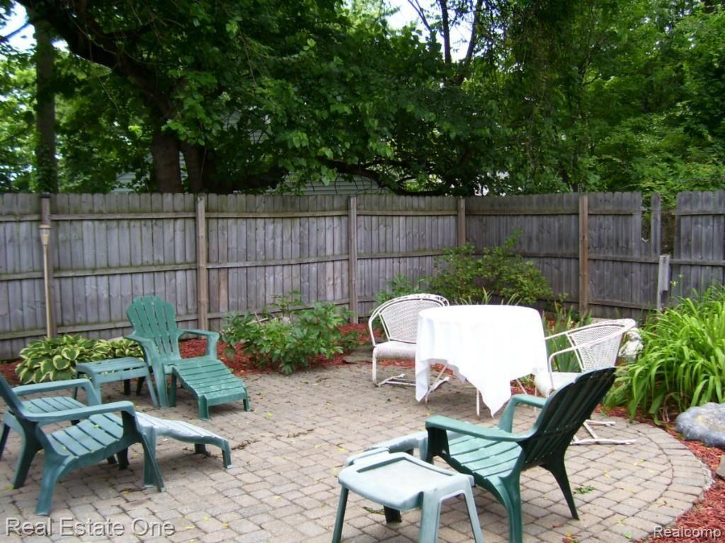 1533 Crooks Road Royal Oak, MI 48067 - Photo 4 of 30 100_1014.jpg