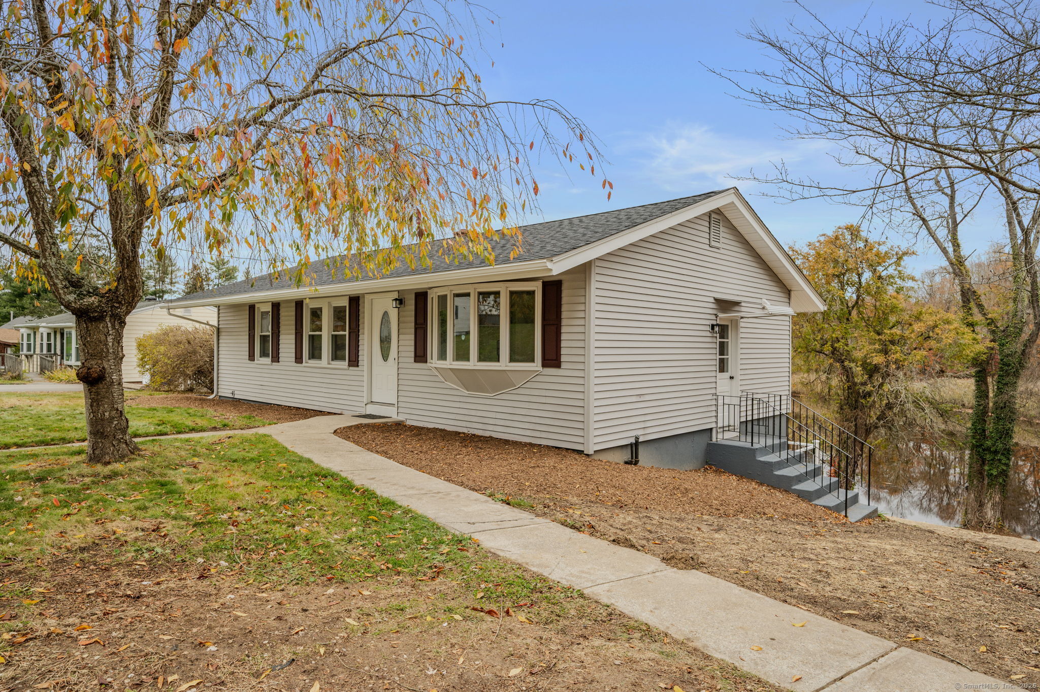 a view of a house with a yard