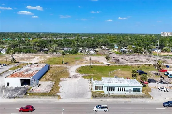 $10,000 | 2211 South Tamiami Trail, Venice, FL 34293