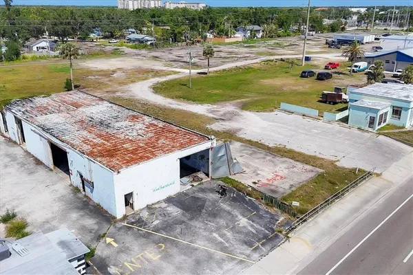 $10,000 | 2211 South Tamiami Trail, Venice, FL 34293