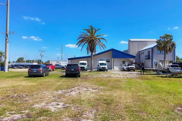 $10,000 | 2211 South Tamiami Trail, Venice, FL 34293