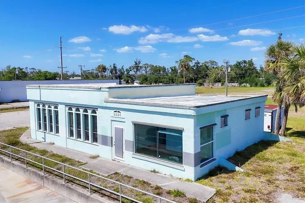 $10,000 | 2211 South Tamiami Trail, Venice, FL 34293