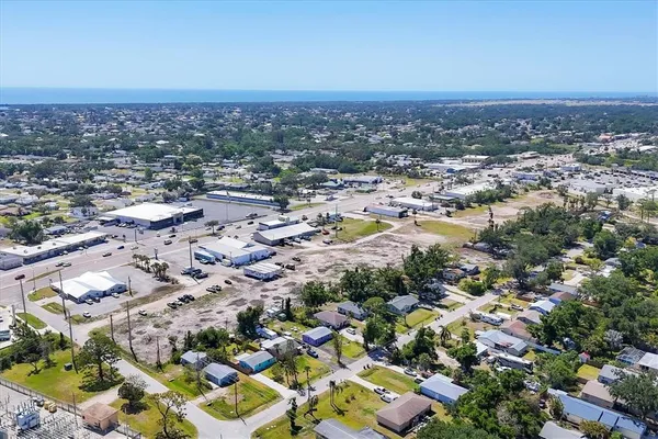 $10,000 | 2211 South Tamiami Trail, Venice, FL 34293