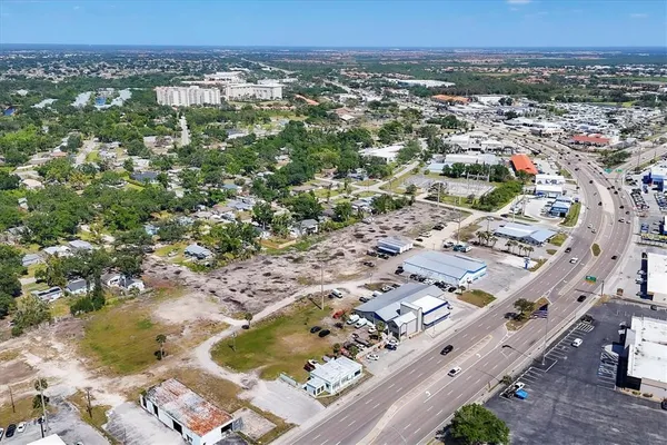 $10,000 | 2211 South Tamiami Trail, Venice, FL 34293