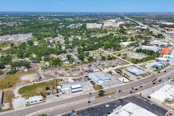 $10,000 | 2211 South Tamiami Trail, Venice, FL 34293
