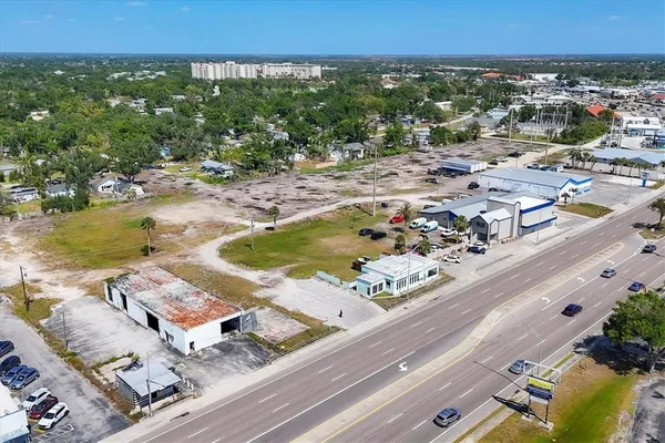 $10,000 | 2211 South Tamiami Trail, Venice, FL 34293