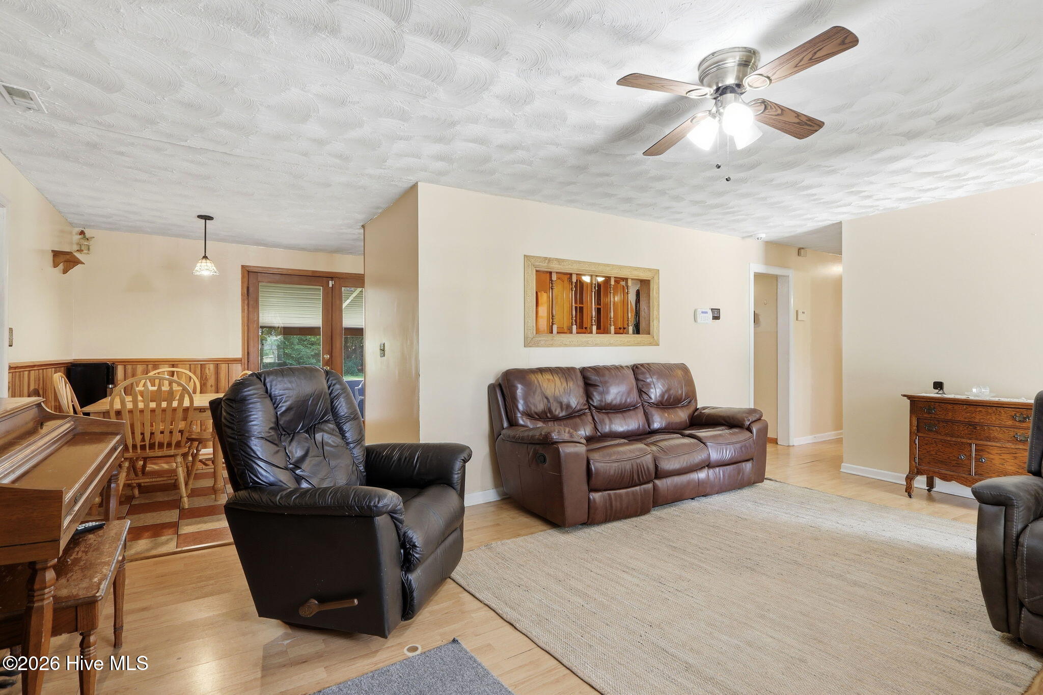 284 Laurel Road Beaufort, NC 28516 - Photo 25 of 41 living room