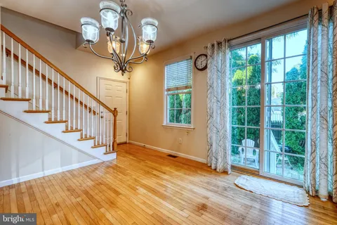 en view of an entryway with wooden floor