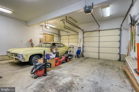 a view of backyard with a garden