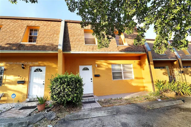 $2,900 | 5975 Northwest 25th Court, Unit 213, Sunrise, FL 33313