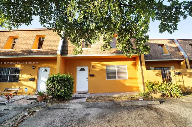 $2,900 | 5975 Northwest 25th Court, Unit 213, Sunrise, FL 33313