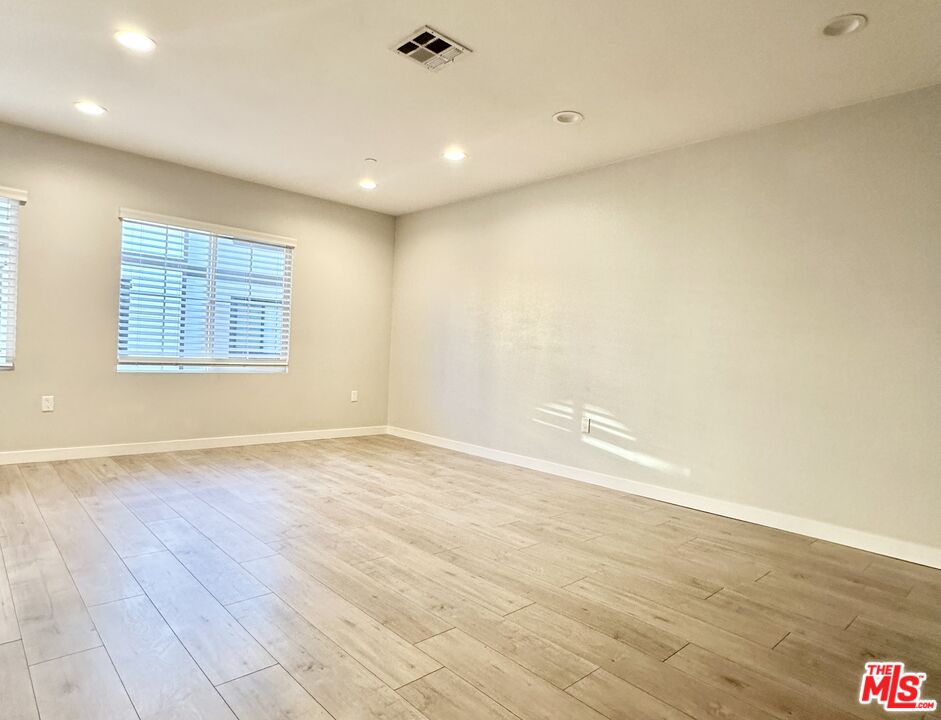 5250 Chesebro Road Agoura Hills, CA 91301 - Photo 7 of 13
