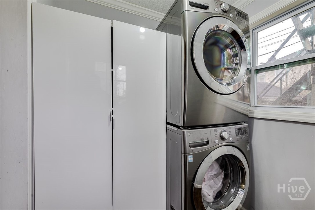 514 Maupas Avenue Savannah, GA 31401 - Photo 26 of 53 This is the laundry room right of the kitchen. The washer and dryer are included in the sale.